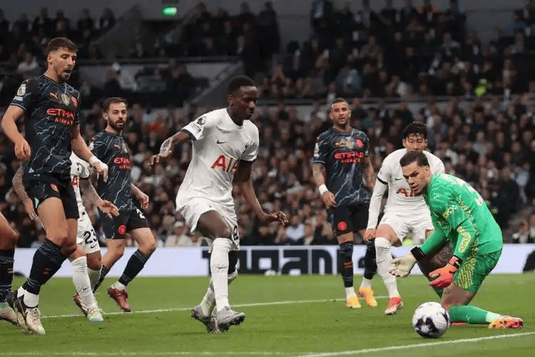 法甲强强对话悬念迭起，主队开云画上完美的句号